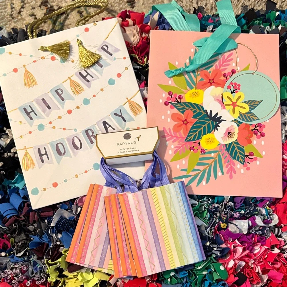 🆕Papyrus Gift Bag Bundle, 8 Bags Total